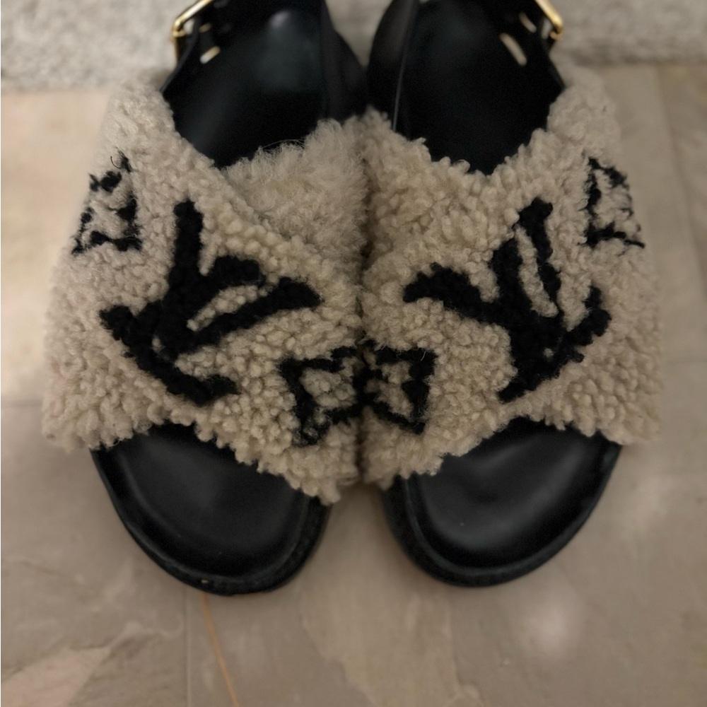 Louis Vuitton Shearling Sandals Sz 7